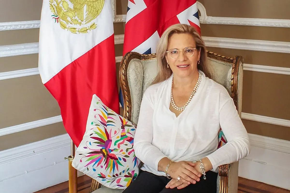 La Embajada de México en Londres enfrenta críticas por su gestión interna.