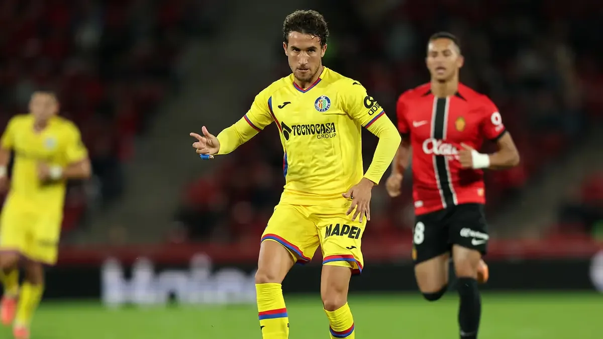 Equipos luchan por puestos europeos y evitar el descenso en un campeonato vibrante.