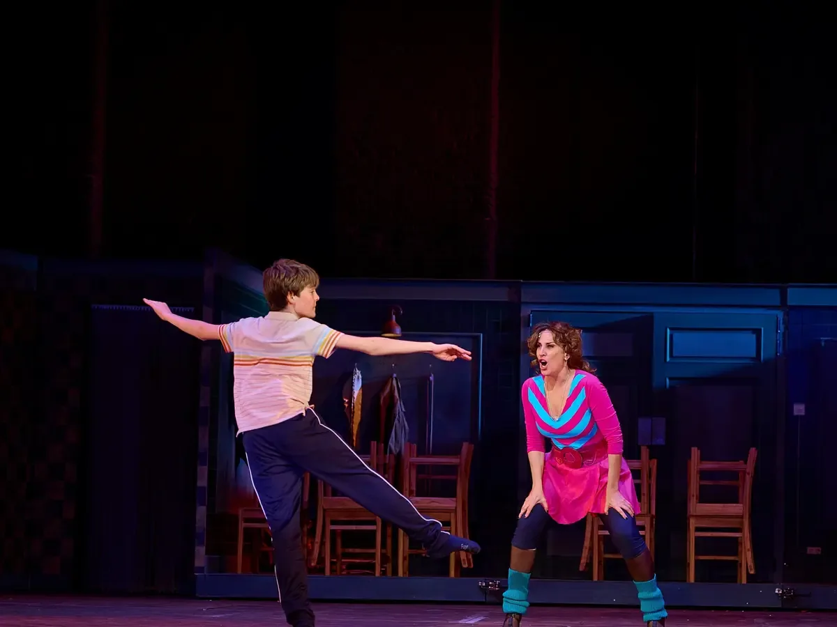 "Billy Elliot" evoca emociones profundas al recordar el impacto de una docente en la vida de sus alumnos.