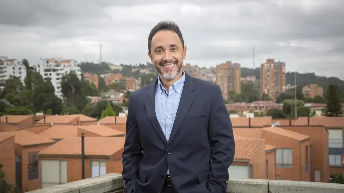 La empresa adapta su estrategia y diversifica su portafolio tras un año de desafíos en el sector de vivienda.