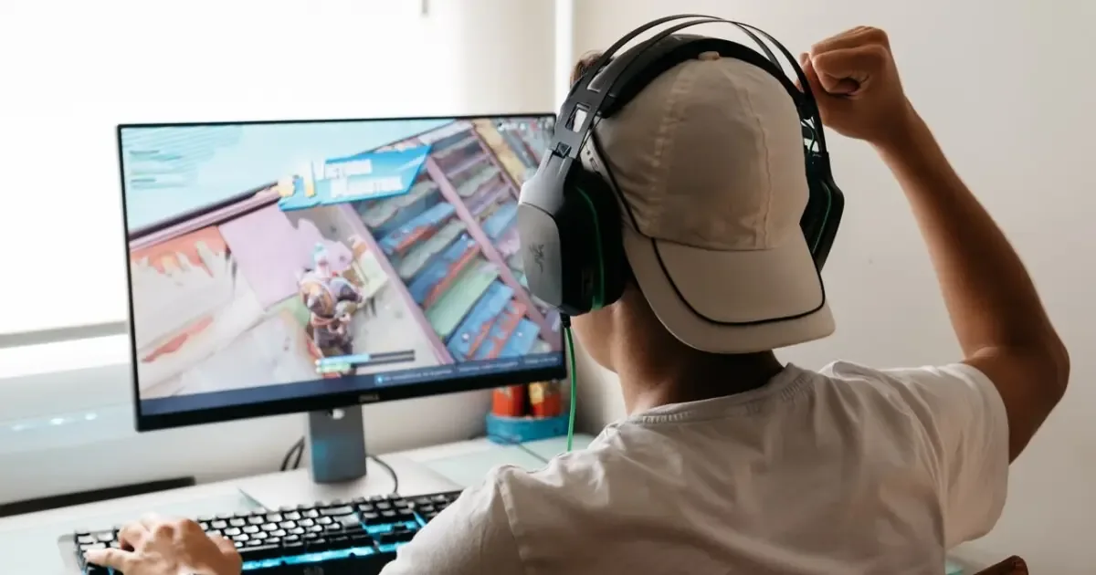 La empresa busca talento joven a través de desafíos en el popular videojuego.