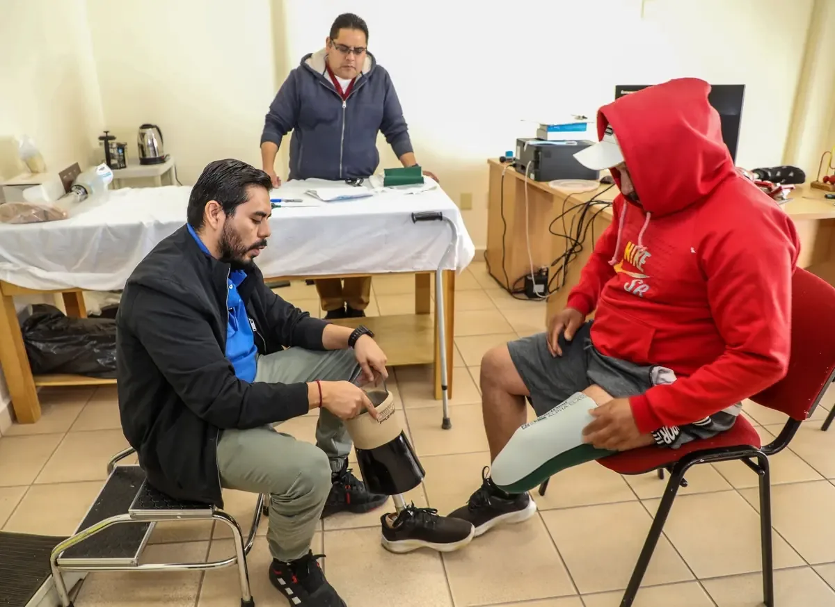 La entrega de prótesis mejora la calidad de vida de personas en situación vulnerable.