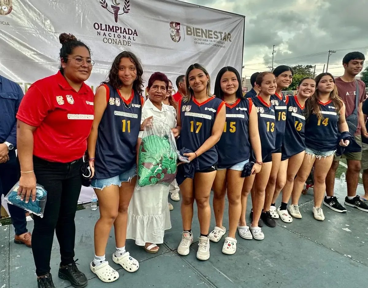 La entrega se realizó en la Unidad Deportiva Vicente Suárez, fortaleciendo el compromiso deportivo del municipio.