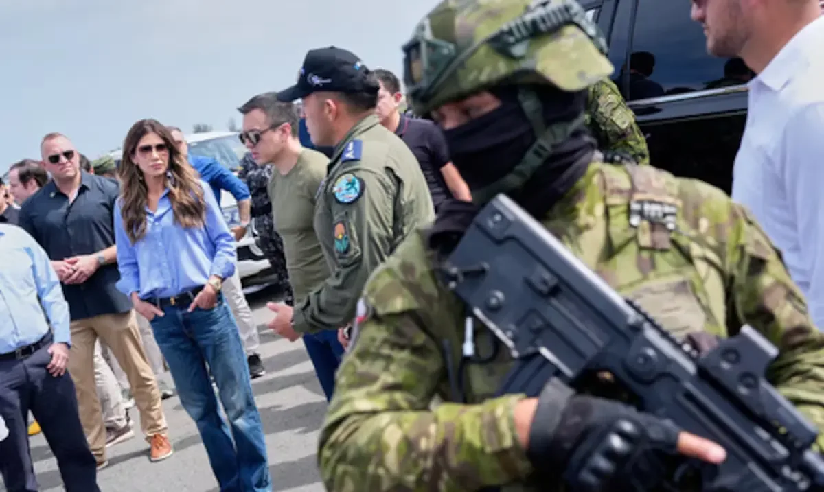 La enviada de EE. UU. enfatiza la lucha contra el narcotráfico y la migración ilegal en Quito.
