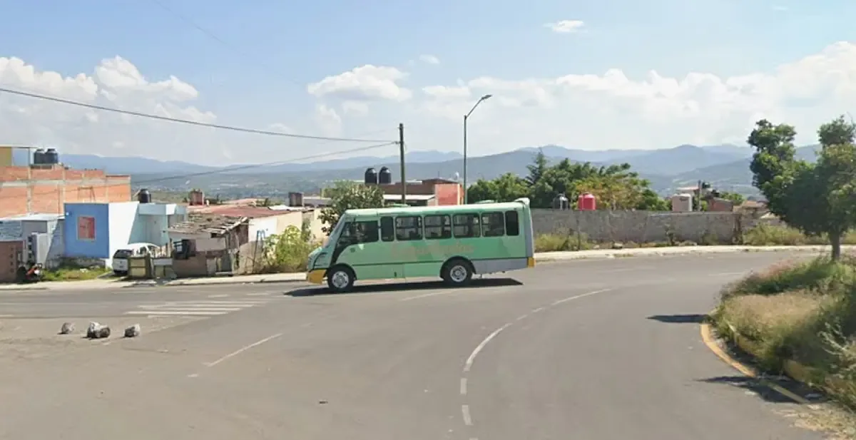 La escasez de rutas y unidades provoca saturación durante horas pico.