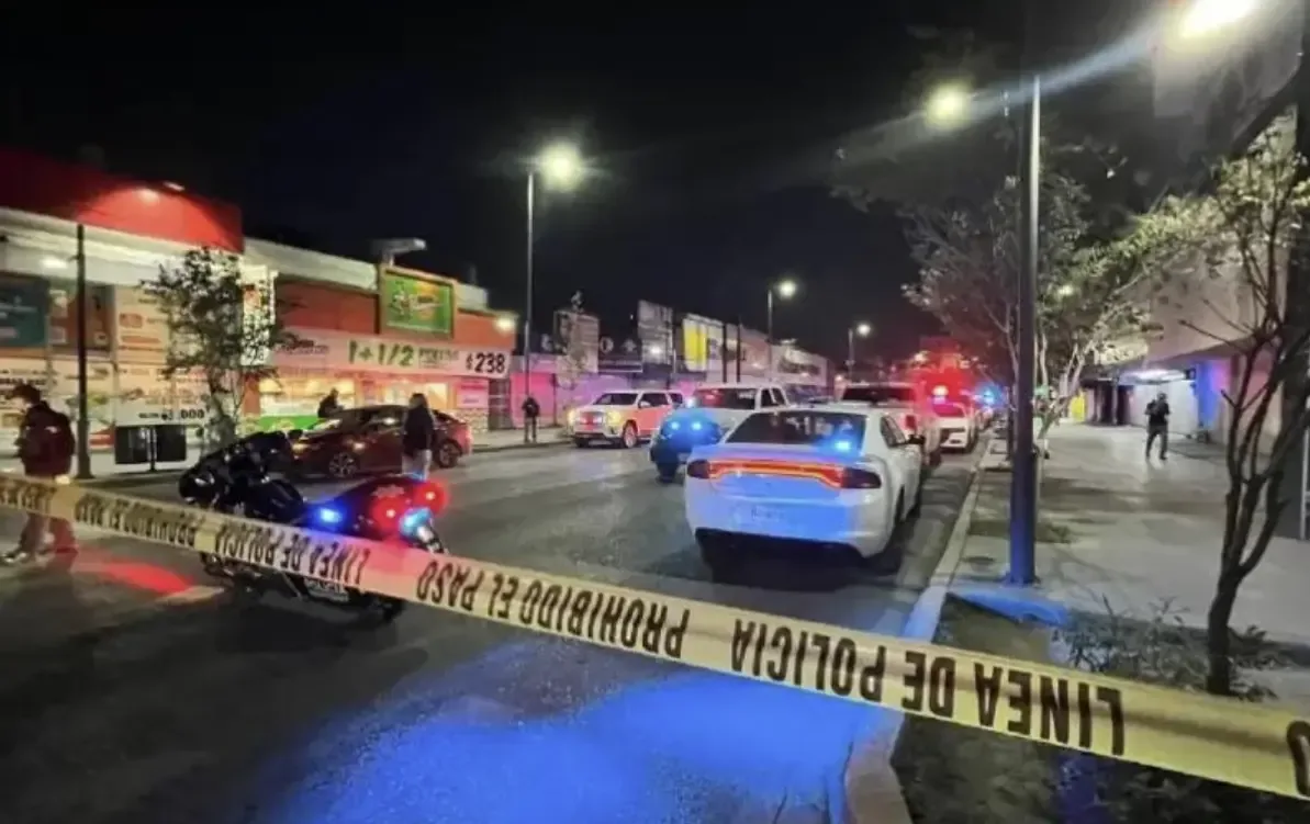 La escena de la balacera en la zona comercial de Monterrey, donde se reportaron siete heridos.