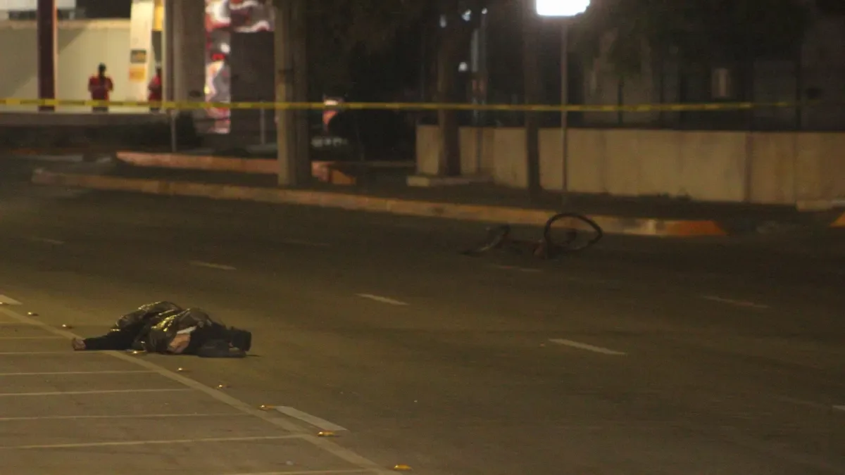 La escena del accidente en el bulevar Paseo Solidaridad en Irapuato.