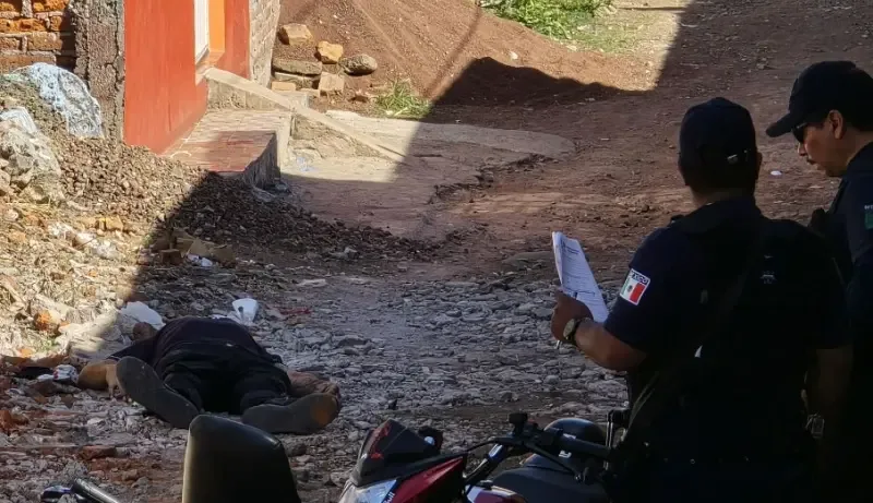 La escena del crimen donde un hombre fue ejecutado en Jacona, Michoacán.