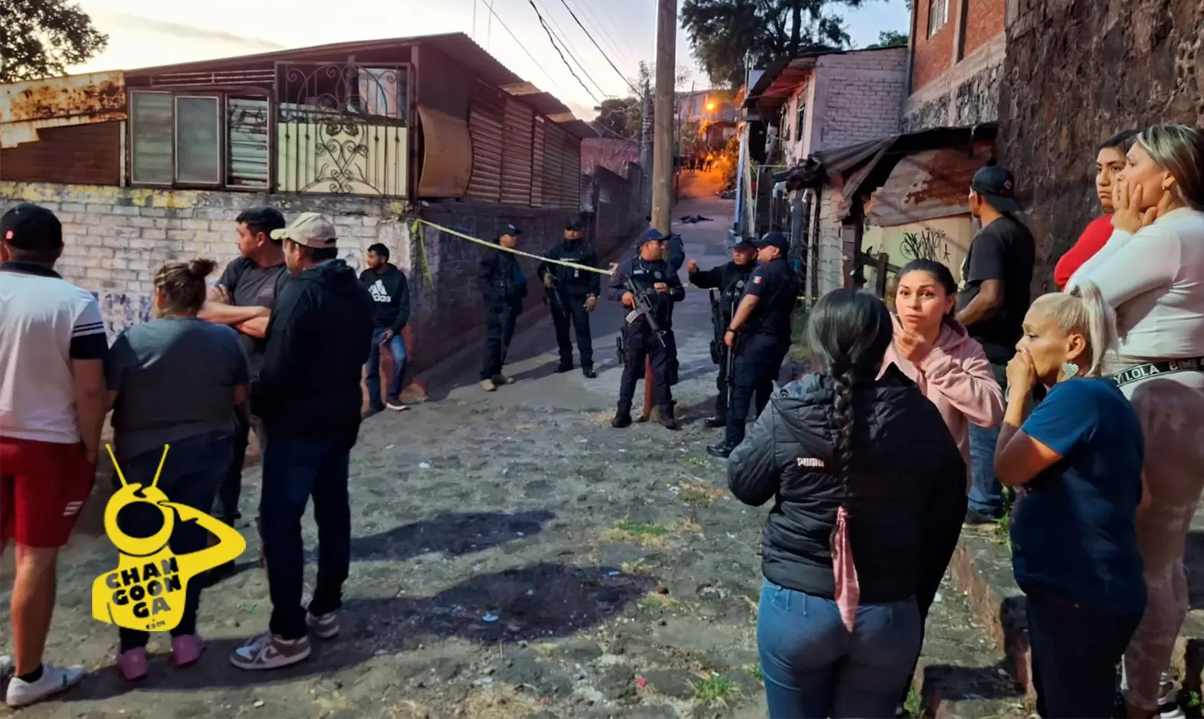 La escena del crimen en la colonia Benito Juárez, Uruapan, tras el ataque armado.