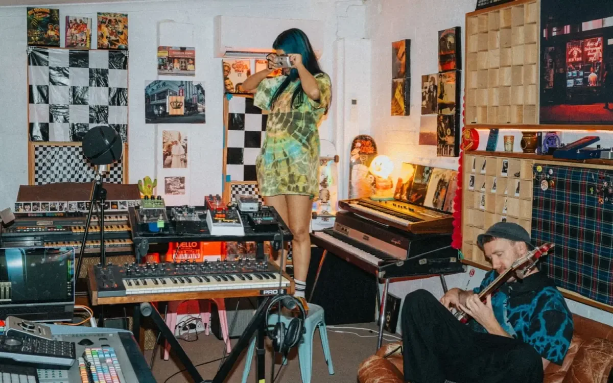 La escena musical australiana se renueva con artistas innovadores y emocionantes.