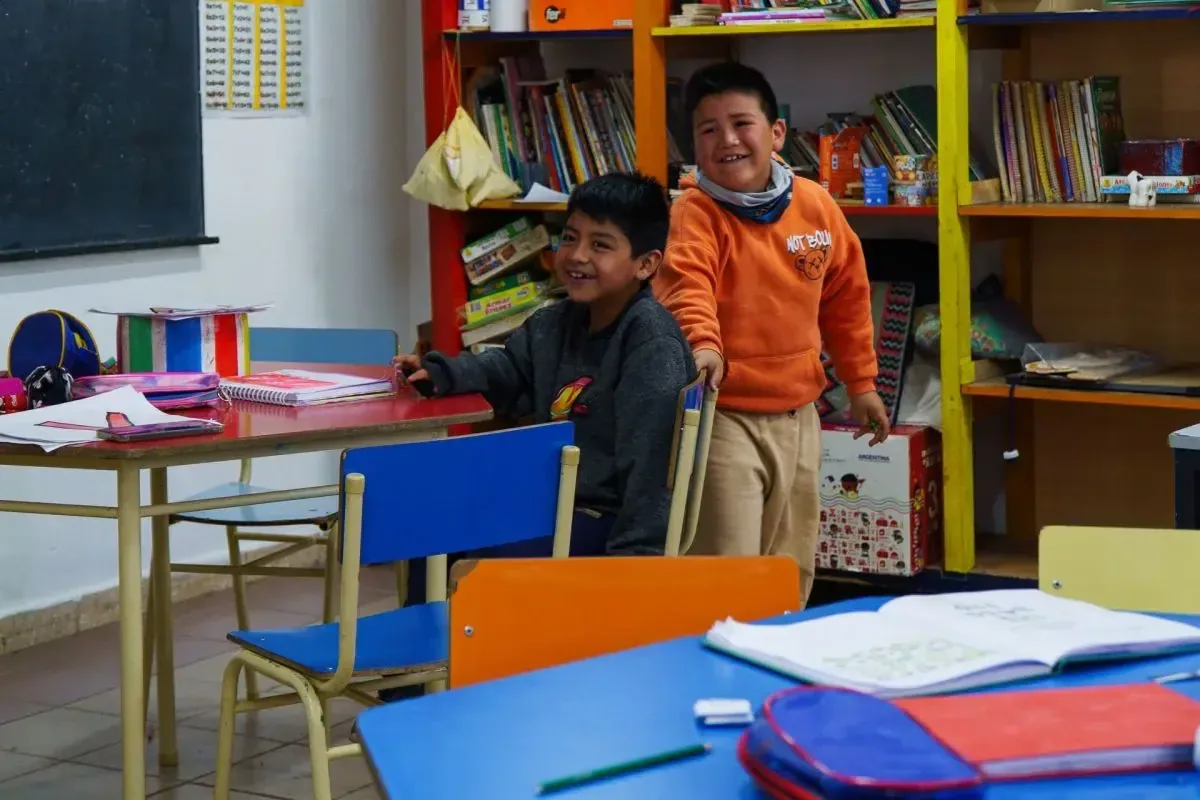 La Escuela Hogar 158 en Corralito ofrece un refugio y educación a 26 niños en un entorno rural desafiante.
