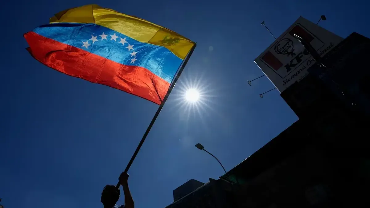 La estrategia de inversión se centra en sectores clave como energía y telecomunicaciones.