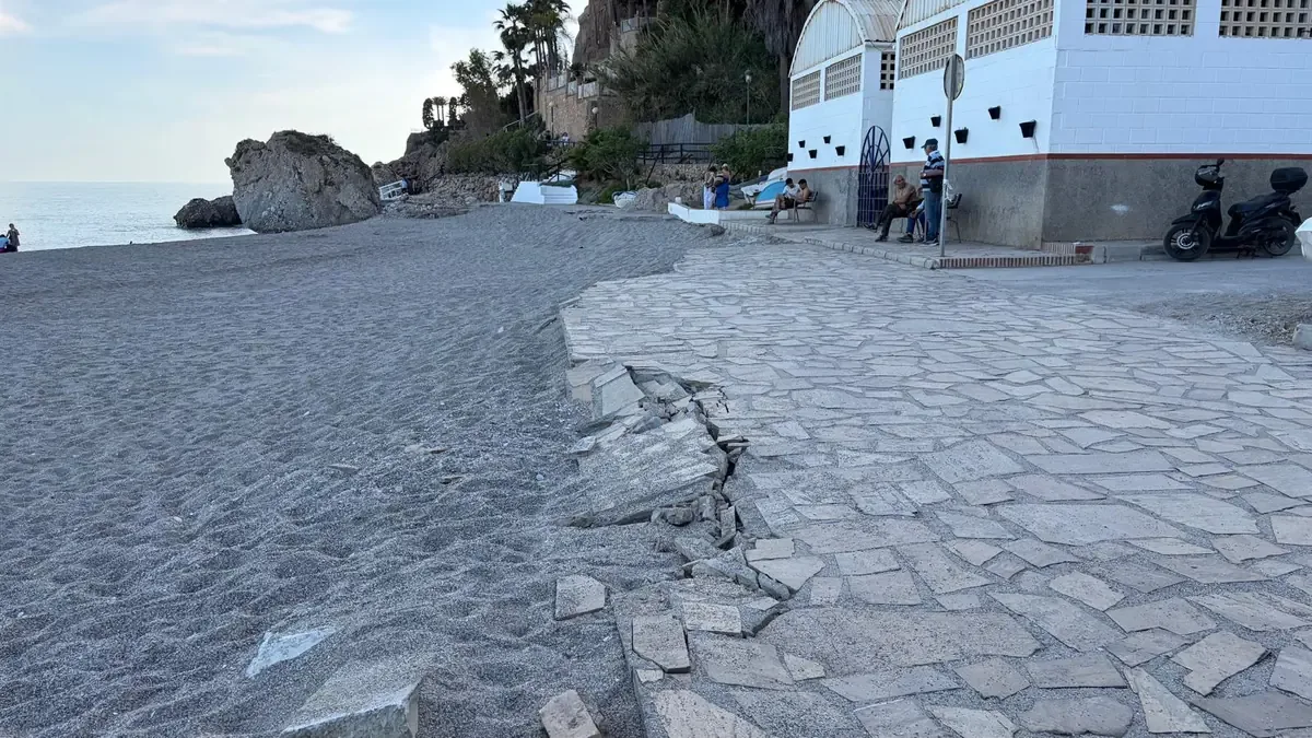 La estructura dañada afecta el tránsito y la imagen turística de Burriana.