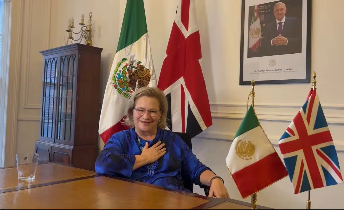 La exembajadora Josefa González-Blanco en la sede diplomática, en medio de acusaciones.