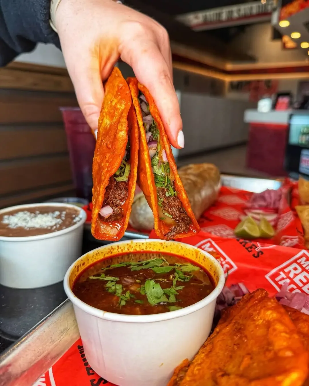 La expansión de Mike’s Red Tacos busca llevar la birria a todo EE. UU.