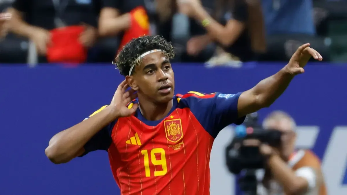 La Selección española se repone tras su debut con una victoria convincente ante Arabia Saudí, destacando a su joven estrella.