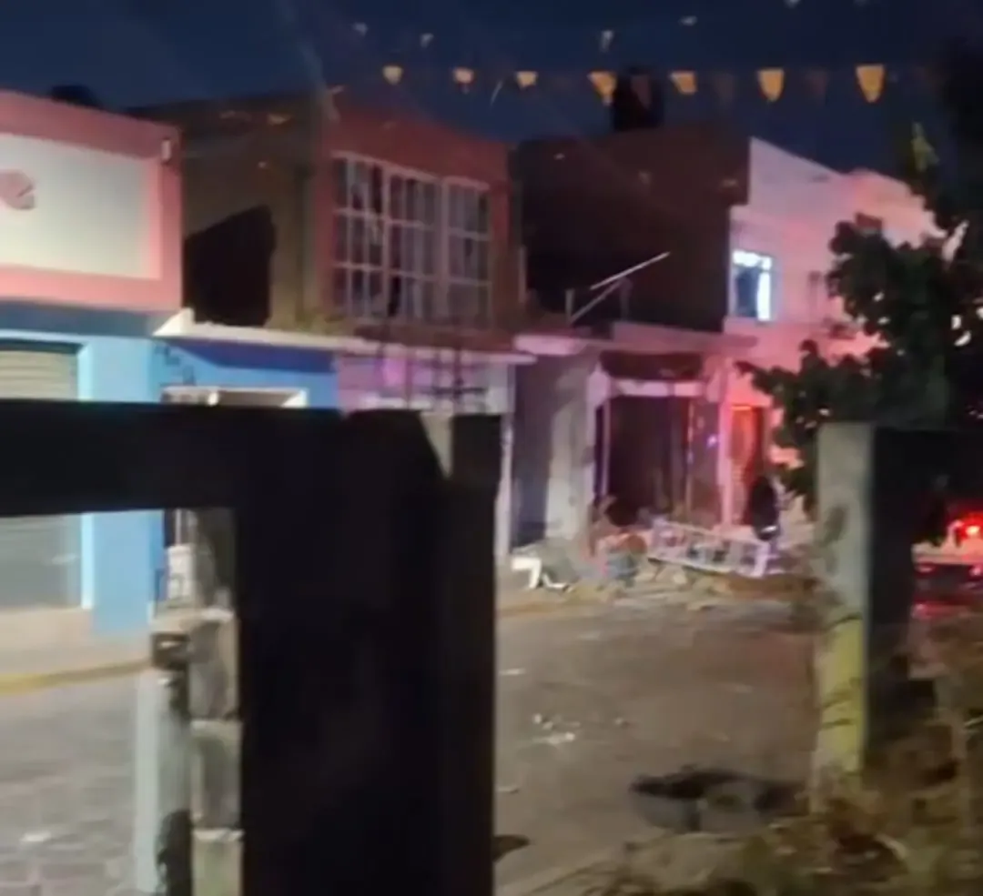 La explosión generó evacuaciones preventivas en viviendas aledañas en Villa de Pozos.