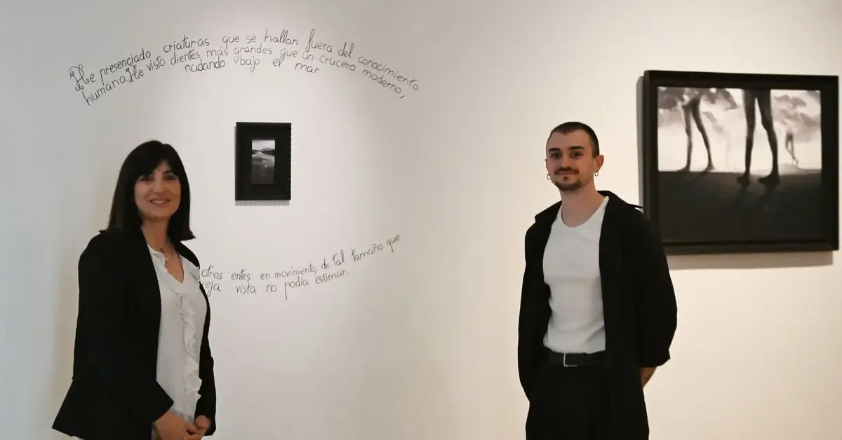La exposición multidisciplinar se inauguró en el Palacio de los Condes de Gabia, apoyando el talento joven.