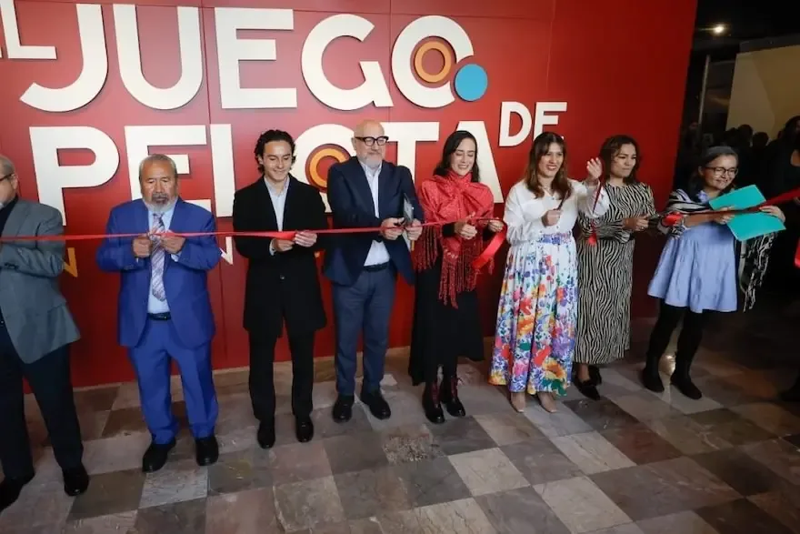 Más de un centenar de piezas arqueológicas revelan la importancia cultural del juego en la sociedad mexica.