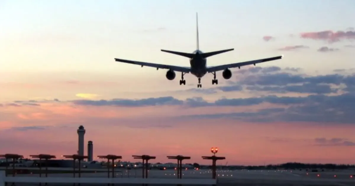 La FAA levantó restricciones en el aeropuerto tras normalizar la situación de seguridad.