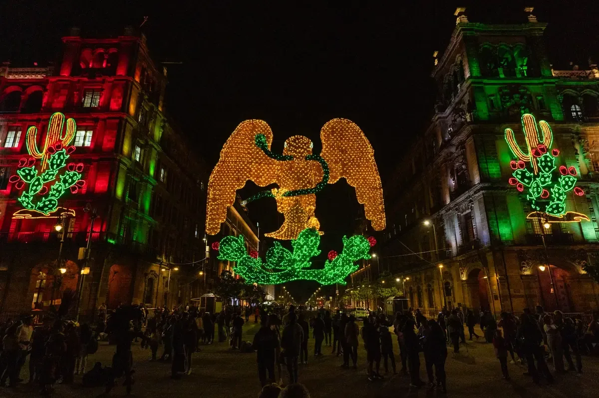 La Noche Moreliana reunió a artistas y asistentes para disfrutar de la música del inicio del siglo XXI.