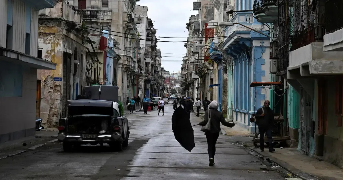 La falta de combustible impacta múltiples sectores en Cuba, generando apagones y restricciones en el transporte.