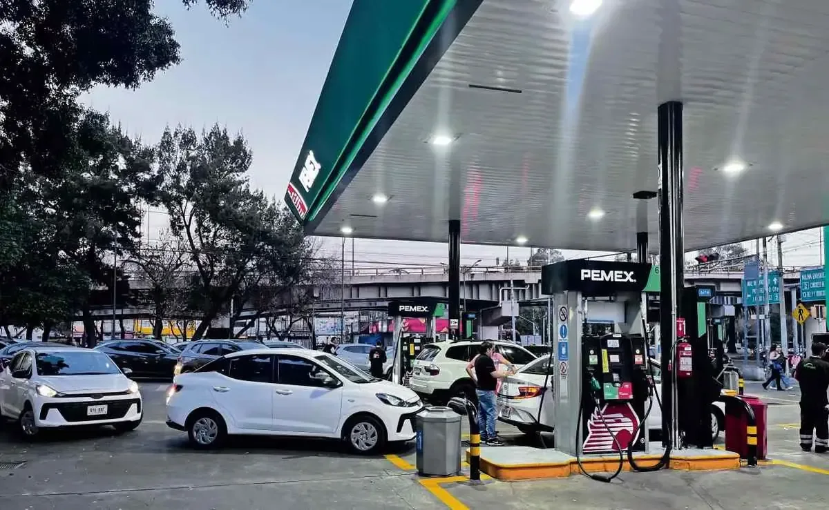 La falta de información lleva a que conductores carguen gasolina en horarios no recomendados.