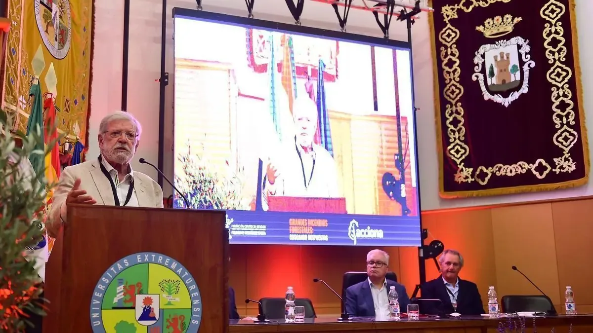 La falta de liderazgo y descontento dentro del partido posponen un encuentro clave.