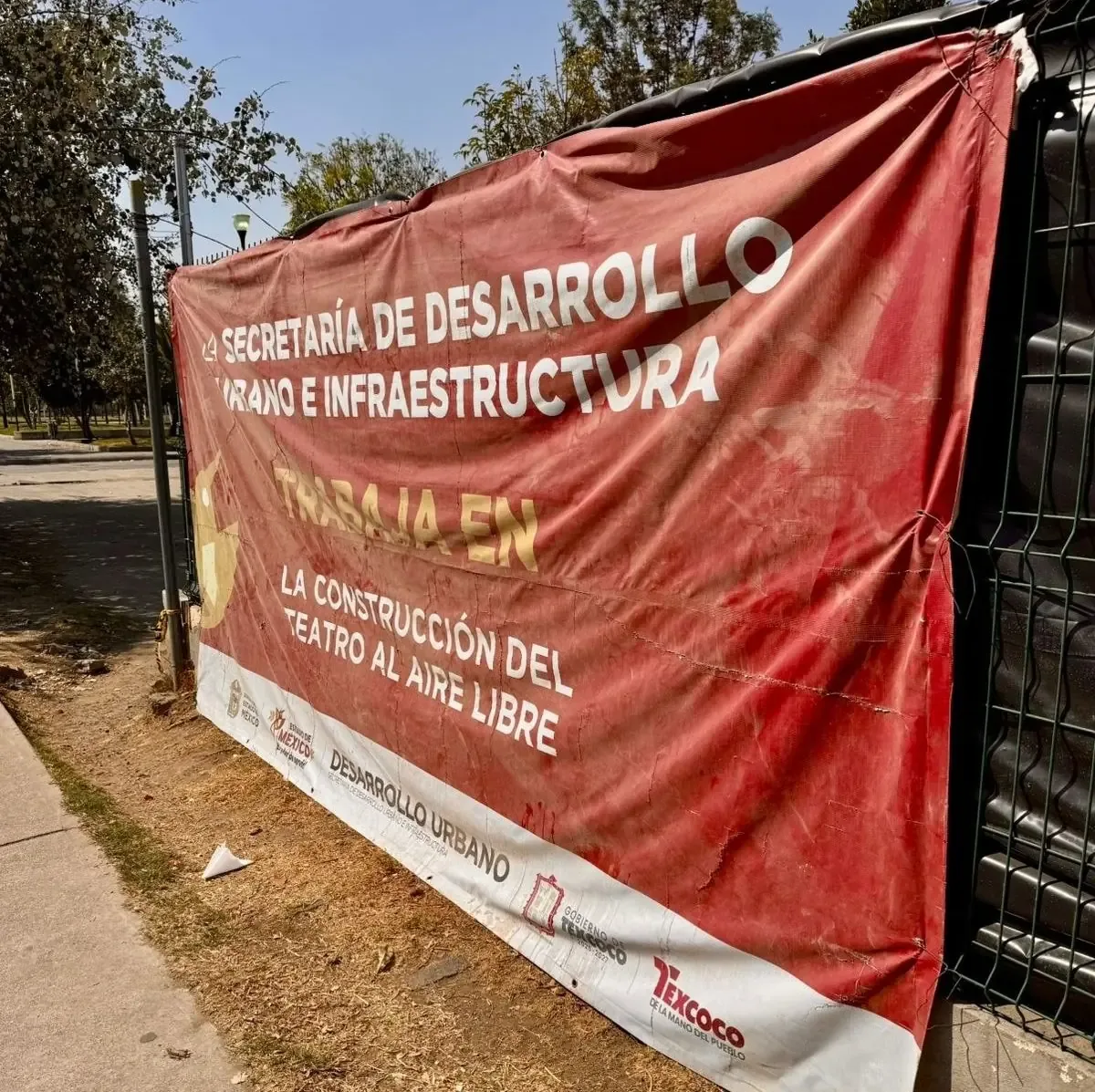 La falta de permisos y posibles hallazgos arqueológicos generan controversia.