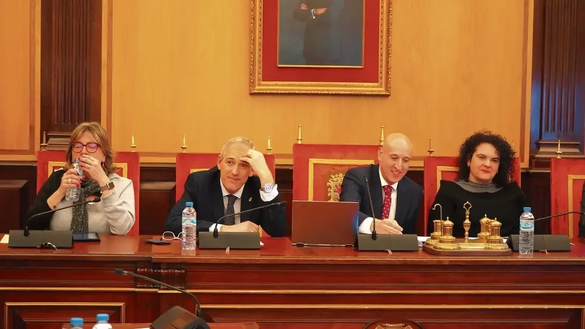 La falta de proyectos tras la visita del alcalde José Antonio Diez a Catar deja interrogantes sobre su gestión.