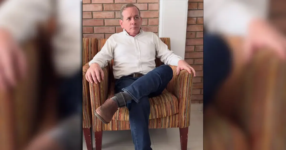 La familia confirma su arresto domiciliario, aunque sin libertad plena.