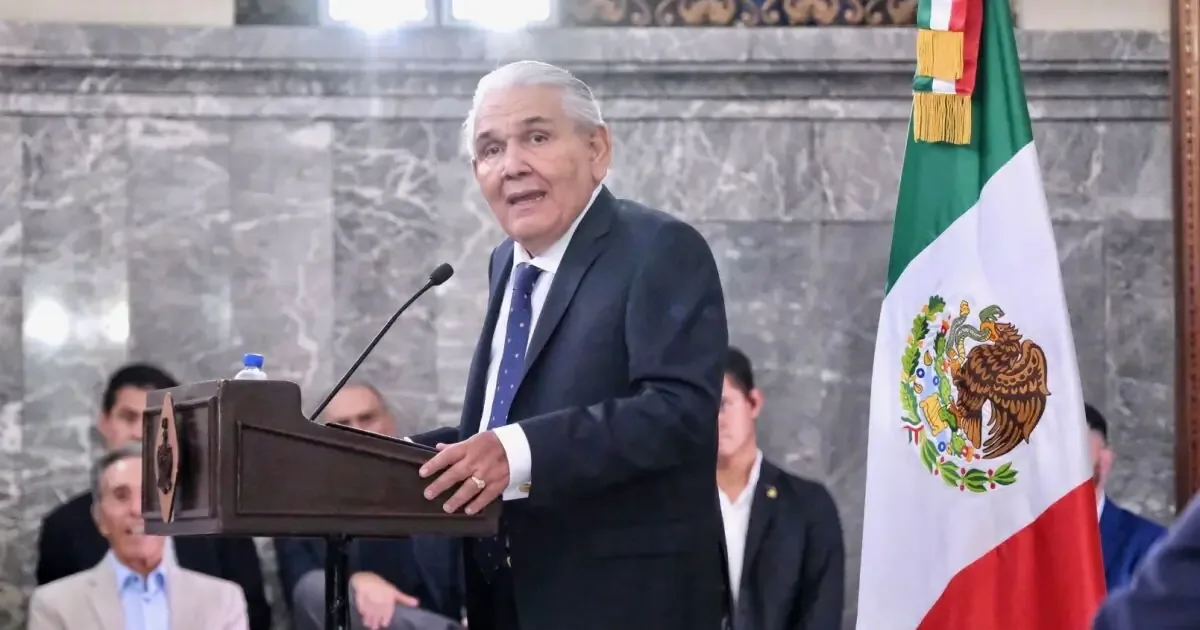 La historia de la familia Gómez Flores muestra la evolución de pequeños negocios a grandes corporaciones en México.