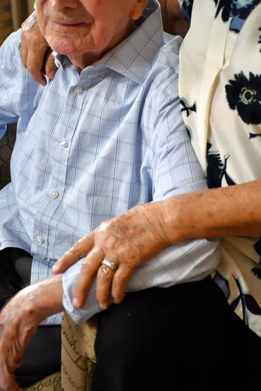 Un ejemplo de unión familiar que perdura a lo largo de las generaciones.