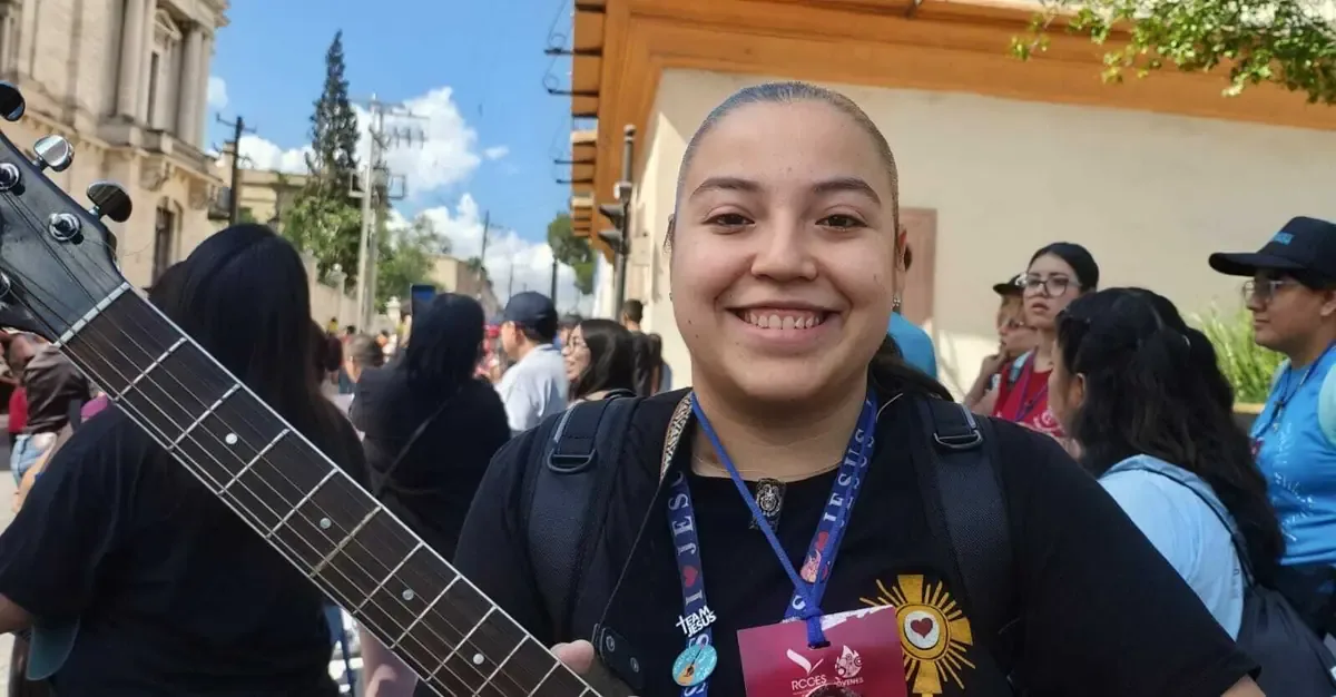 Jóvenes de diversas ciudades se reúnen en un evento religioso que promueve la fe y la comunidad.