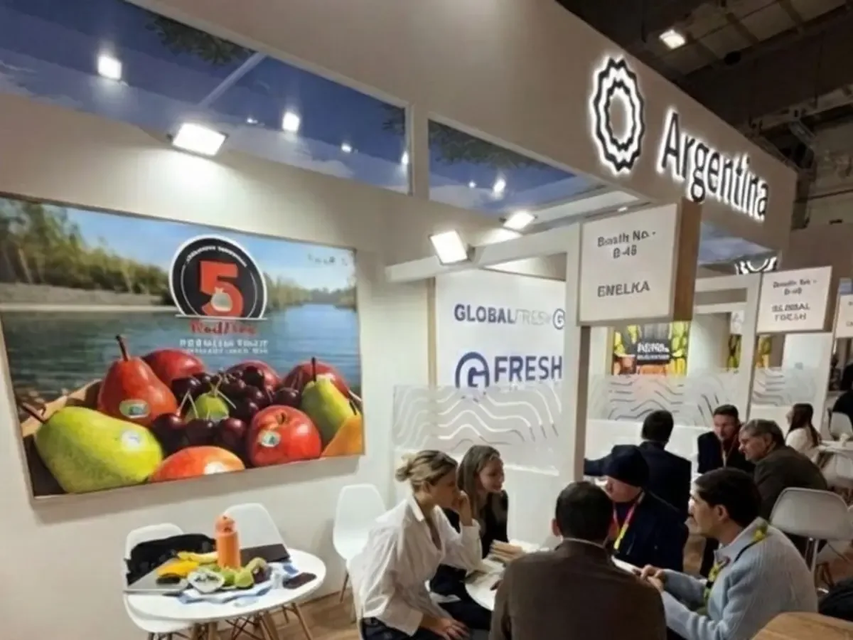 La feria atrae creciente interés por la fruta argentina en mercados internacionales.