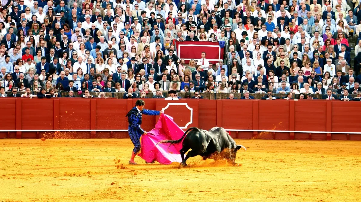 En 2001, la Real Feria de Antequera introdujo reformas administrativas y artísticas en celebración popular.
