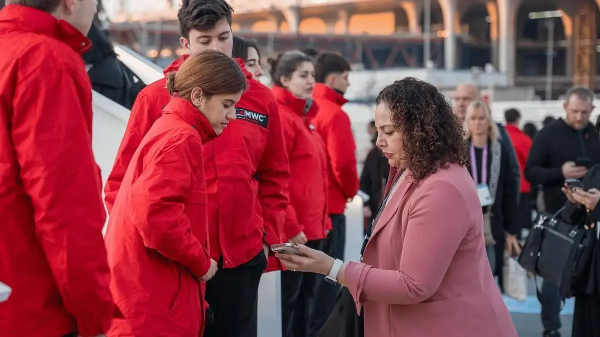La feria de tecnología en Barcelona impulsa la contratación temporal de jóvenes con perfiles diversos.