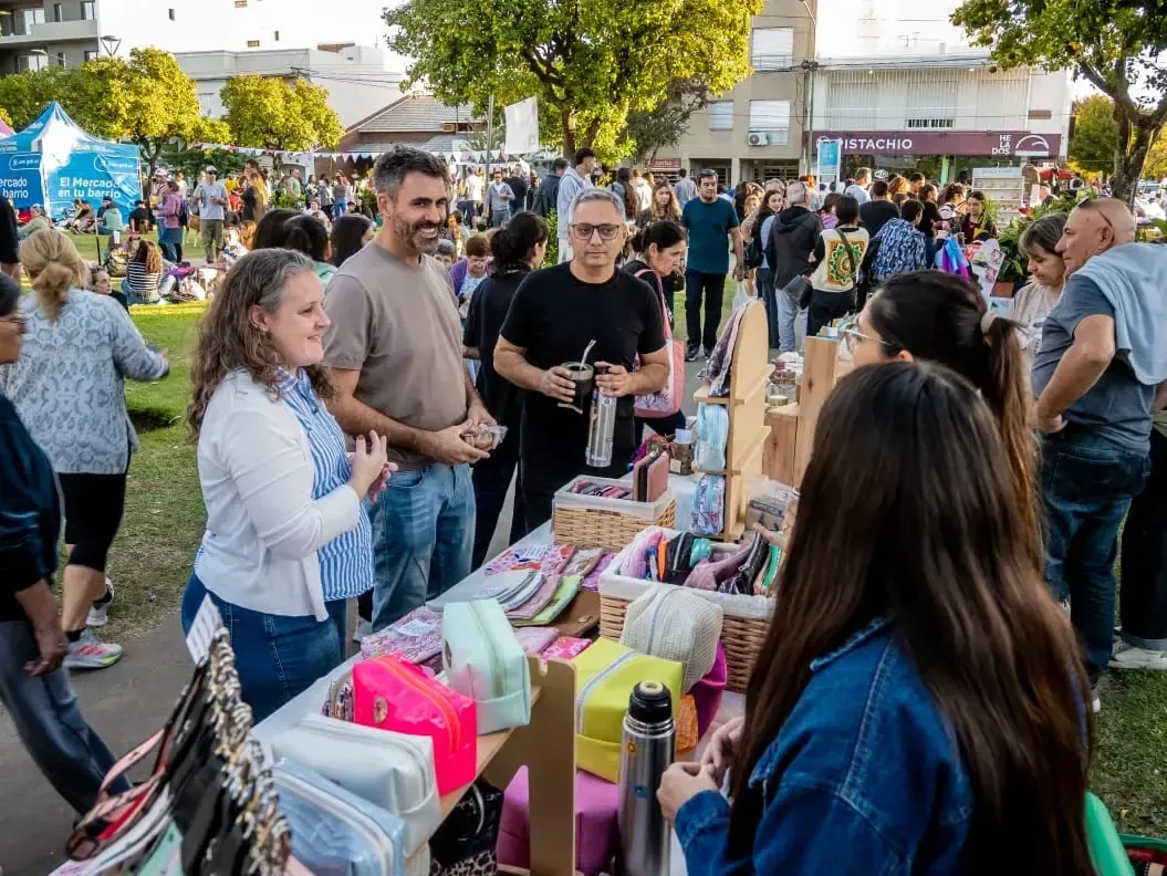La feria organizada por el Gobierno de Junín destacó el talento local y fomentó el comercio y la cultura.