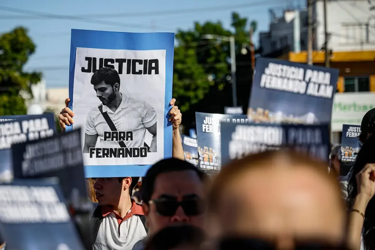 La FGR investiga a militares por el homicidio de Fernando Alan Cháidez en Culiacán.