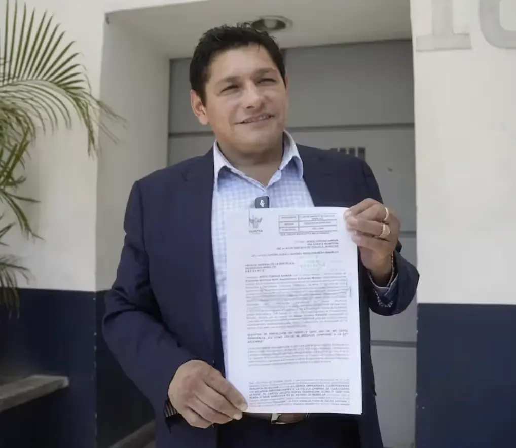 La FGR investiga al alcalde por vínculos con el Cártel de Sinaloa.