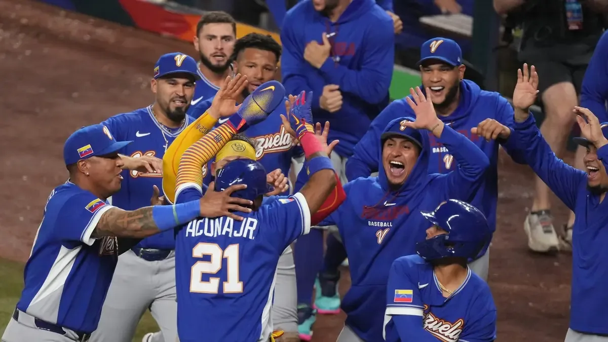 La final del Clásico Mundial de Béisbol enfrenta hoy a Venezuela y Estados Unidos en Miami, un duelo histórico en el deporte.