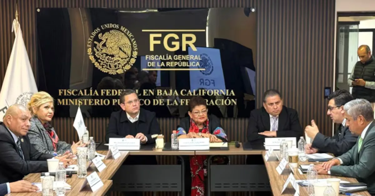 La fiscal general Ernestina Godoy durante su visita a la Fiscalía en Baja California.