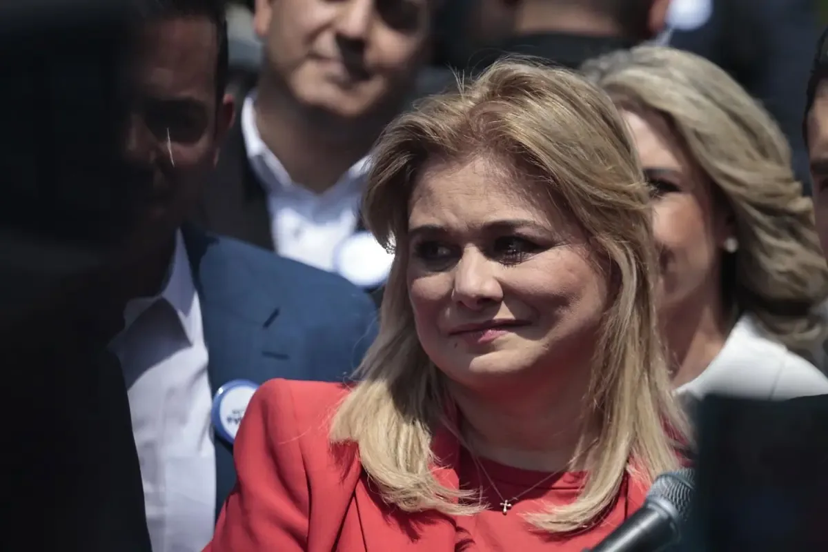 La gobernadora de Chihuahua acusa al exfiscal por la intervención de agentes de la CIA en un operativo sin su conocimiento.