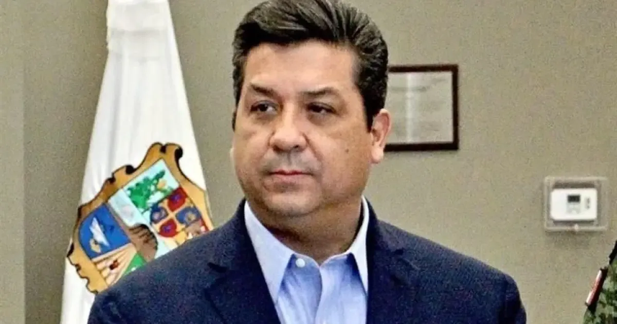 La Fiscalía General de la República mantiene la orden de captura contra el exgobernador y sus familiares por delitos graves.