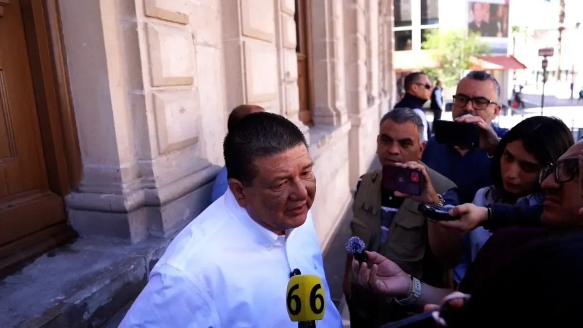 La fiscalía revela la situación legal de la aspirante a cargos públicos en medio de tensiones políticas.