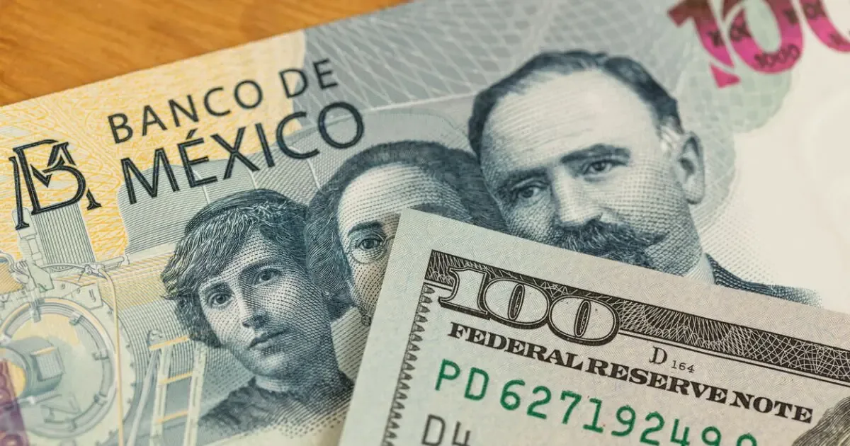 La fortaleza del peso mexicano genera efectos mixtos en la economía, afectando ingresos petroleros y familias receptoras de remesas.