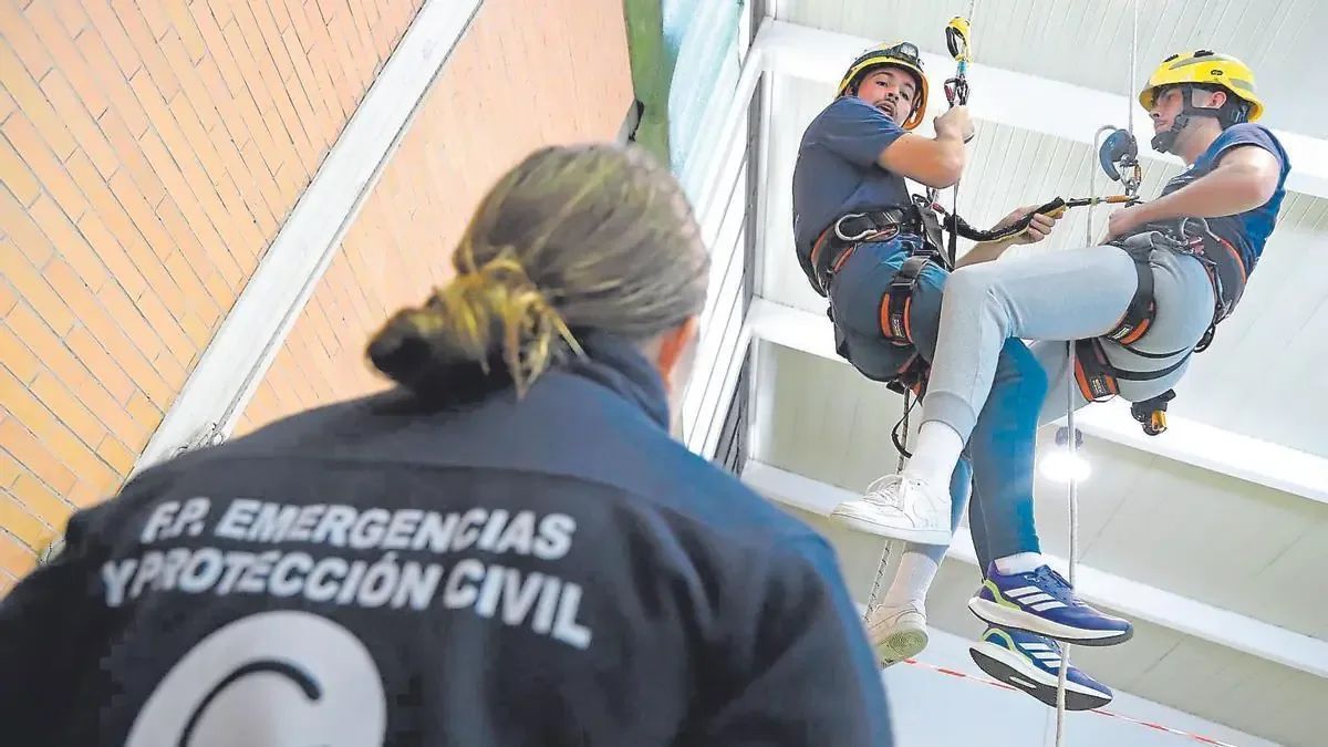 La FP en emergencias en Córdoba se destaca por su formación práctica y alta demanda laboral.