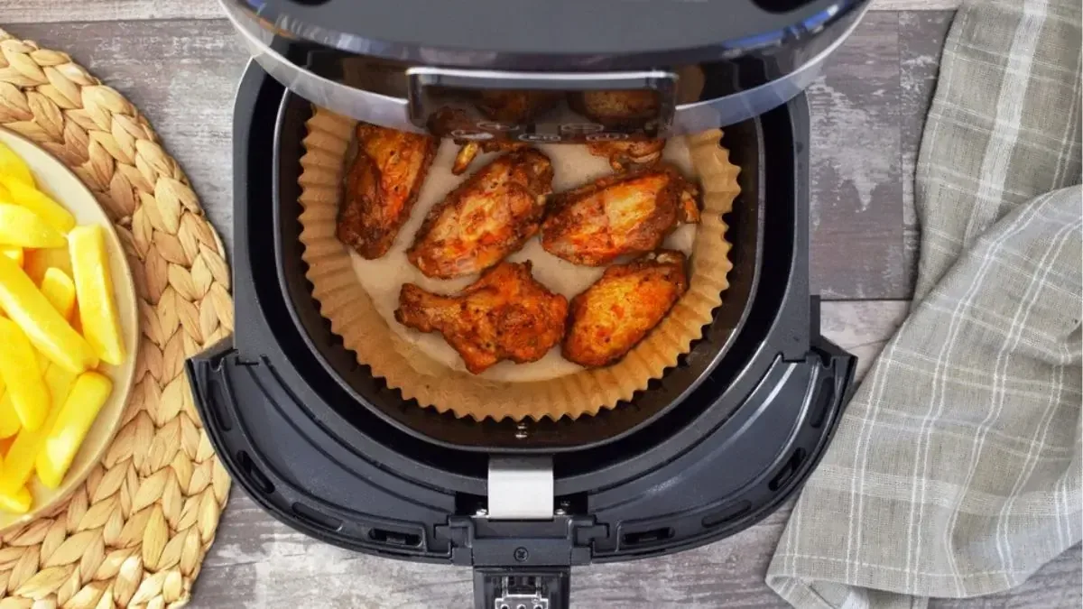 La freidora de aire Peabody permite cocinar rápidamente variedad de alimentos con tecnología de convección.