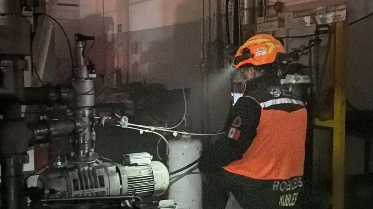 La fuga, provocada por una fisura en una manguera, no dejó heridos ni evacuaciones.