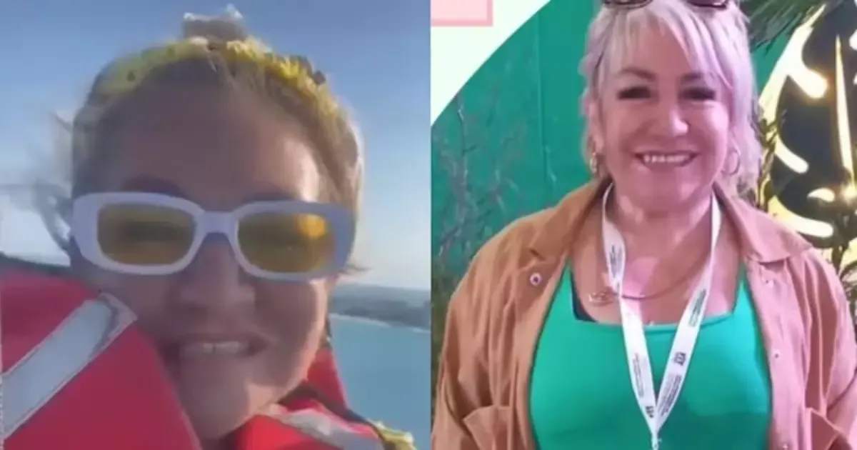 La funcionaria fue despedida tras burlarse de situaciones críticas en un evento.